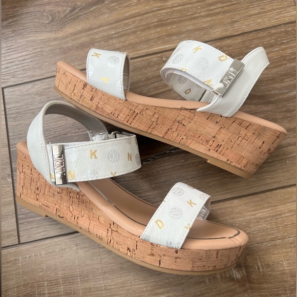 NWOT -‎ DKNY - Combo Sandals - Picture 5 of 6
